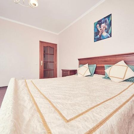 Роскошная 3К Квартира 170М2 На Оболонской Набережной Kiev Exterior foto
